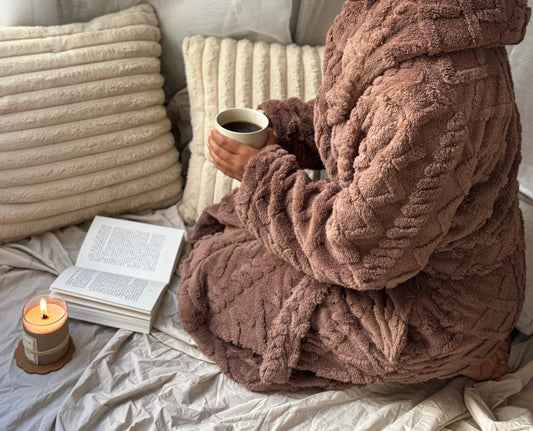 Pourquoi le peignoir pilou est la pièce essentielle de l’hiver | Maison Douceur Paris - Maison Douceur Paris